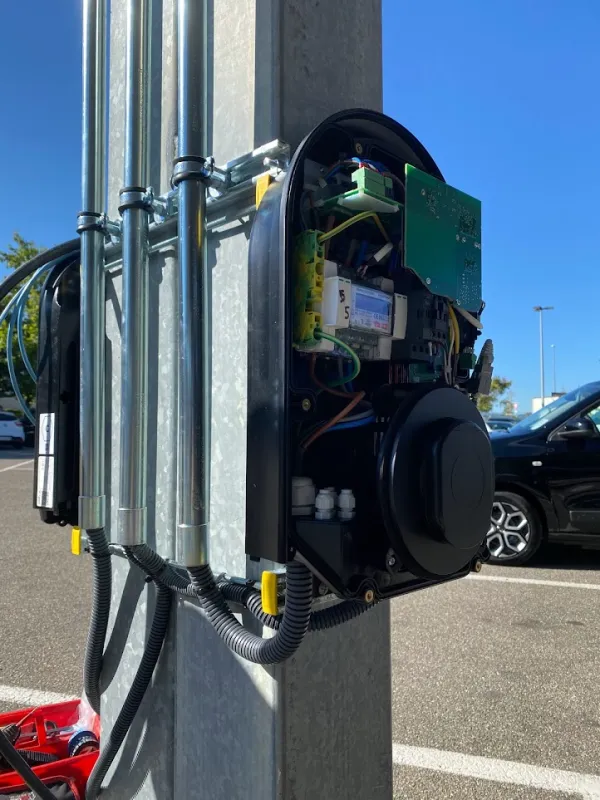 Bornes de recharge pour professionnel vers Saint-Étienne, Saint-Étienne, BJ Connect 42